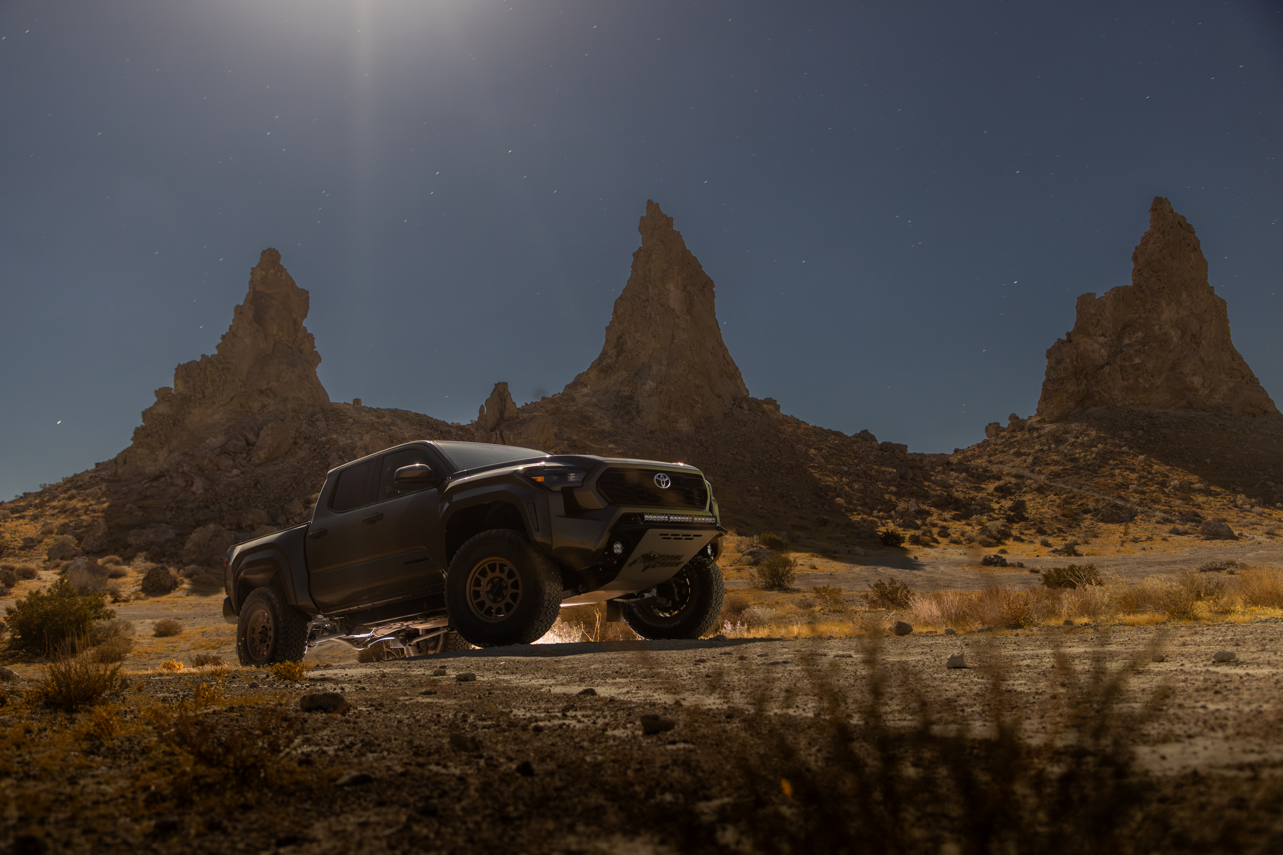 800-4th-gen-toyota-tacoma-king-IBP-shocks-TOTAL-CHAOS-long-travel 